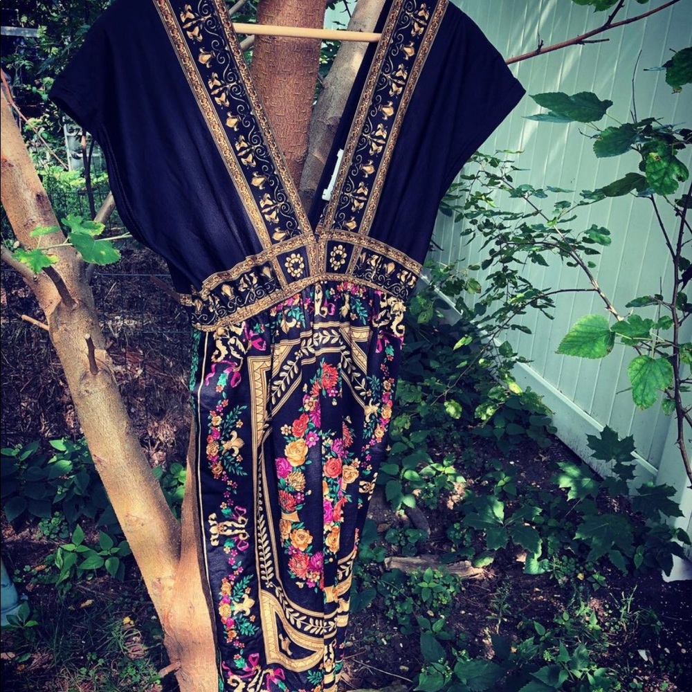 Slinky silky scarf black dress with gold and flowers 🌺 size small v-neck - Picture 2 of 15